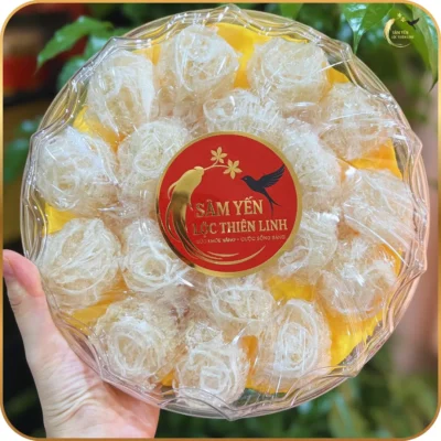 Sản phẩm yến tinh chế hoa hồng Nha Trang loại 1 được làm sạch hoàn toàn thủ công, giữ trọn hương vị thơm ngon và độ giòn đặc trưng sau khi chưng.