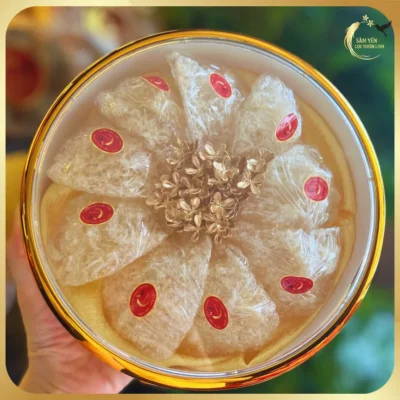 Chi tiết hộp 100g tổ yến tinh chế vụn Nha Trang trắng sạch, đạt chuẩn giá trị dinh dưỡng.