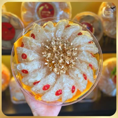 Tổ yến vụn tinh chế Nha Trang đắp tổ kèm táo đỏ, phù hợp cho người già và trẻ nhỏ.