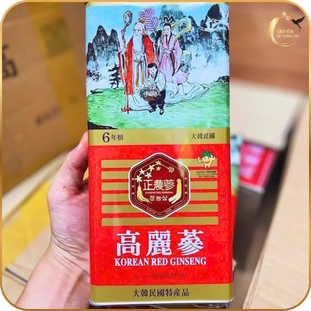 Chi tiết bao bì hộp thiếc hồng sâm khô Hàn Quốc 300g với biểu tượng ông tiên đặc trưng, chứa hàm lượng Ginsenosides cao vượt trội.