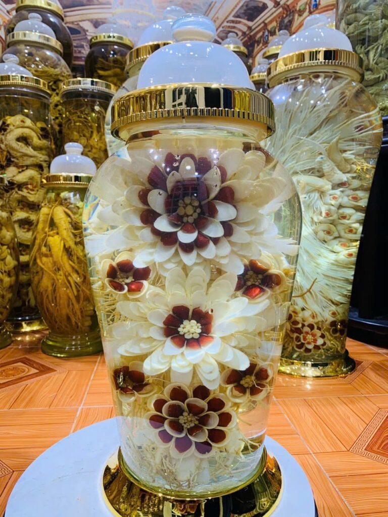 Sâm Yến Lộc Thiên Linh nhận thiết kế và lên bình hoa sâm nghệ thuật 13.2 lít theo yêu cầu riêng về mẫu mã của khách hàng.