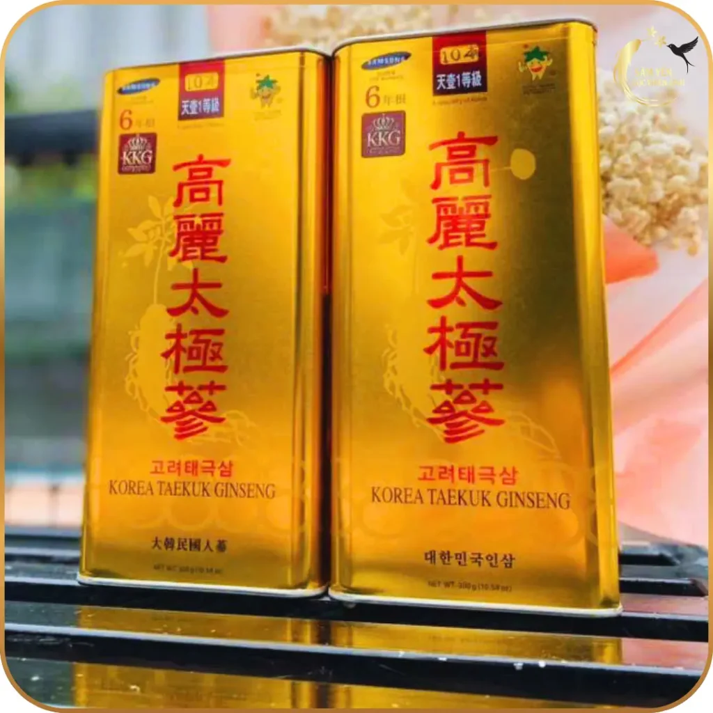 Cận cảnh hai hộp thiếc Thiên Sâm Hàn Quốc KKG 6 năm tuổi loại 300g, sản phẩm chính hãng giàu hàm lượng Saponin và Ginsenosides.