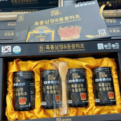Cận cảnh hũ cao hắc sâm kết hợp đông trùng hạ thảo 6 năm tuổi kèm thìa gỗ tiện lợi nhập khẩu chính ngạch