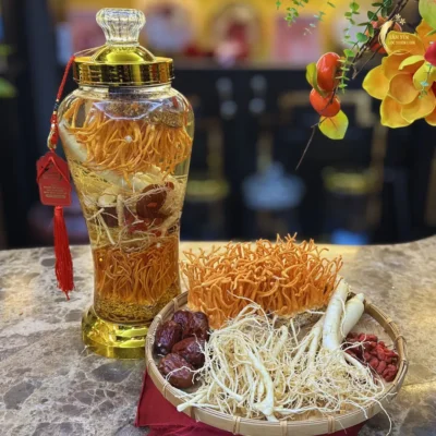 Thành phần Bình Tài Lộc Ngũ Bảo 4 lít gồm sâm Hàn Quốc đông trùng hạ thảo táo đỏ kỷ tử