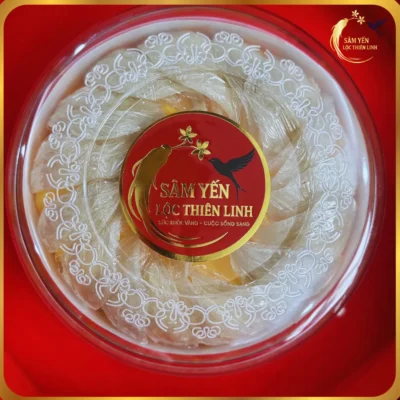 Hộp quà biếu tổ yến sào rút lông khô Nha Trang 100g của Sâm Yến Lộc Thiên Linh, các tổ yến được bọc màng co riêng lẻ, sang trọng, tinh tế.